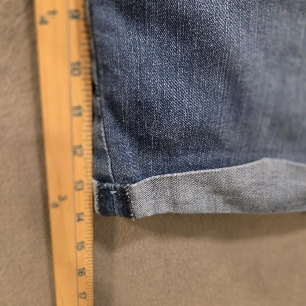 Levi's Signature Mid Rise Denim Shorts Women's Waist 33‎ Cuffed Casual Classic